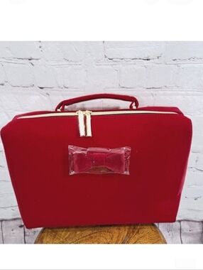 Estee Lauder Deep Red Velvet Bow Train Case NWOT